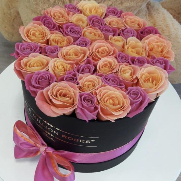 Medium - Peach & Pink Roses - Black Box - The Million Roses Slovakia
