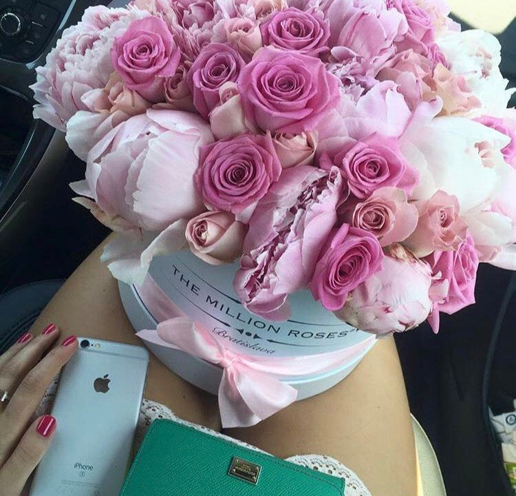 Small - Pink Peonies & Roses- White Box - The Million Roses Slovakia